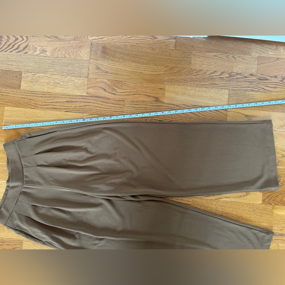 Women’s Uniqlo Brown Wide Leg Pants High-Waisted Pleated - Picture 4 of 5